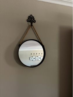 Round mirror
