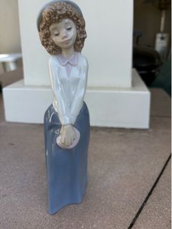 Vintage Lladro Nao #1121 Shy Girl With Purse & Hat - No Box