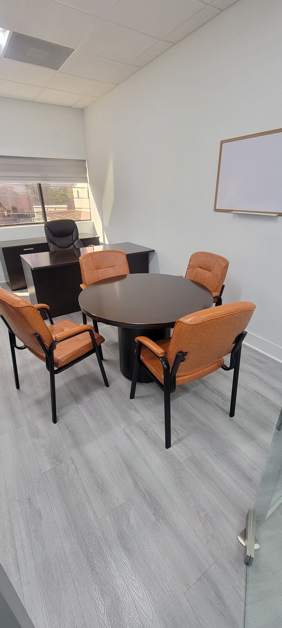 Small Conferrence Table And Chairs