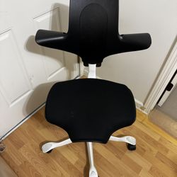 Black Hag Capisco Chair 