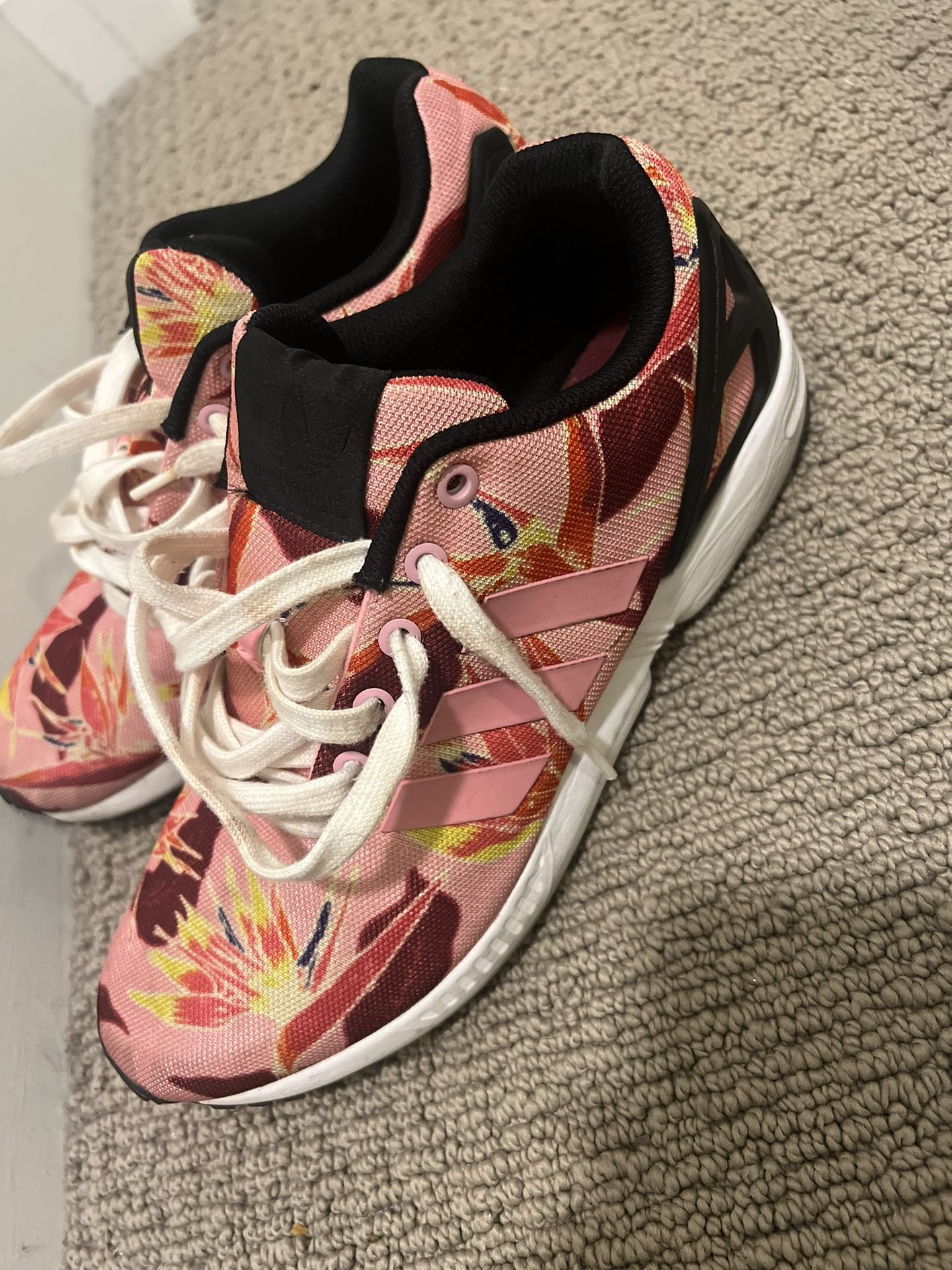 pyv 702-001 PINK ADIDAS