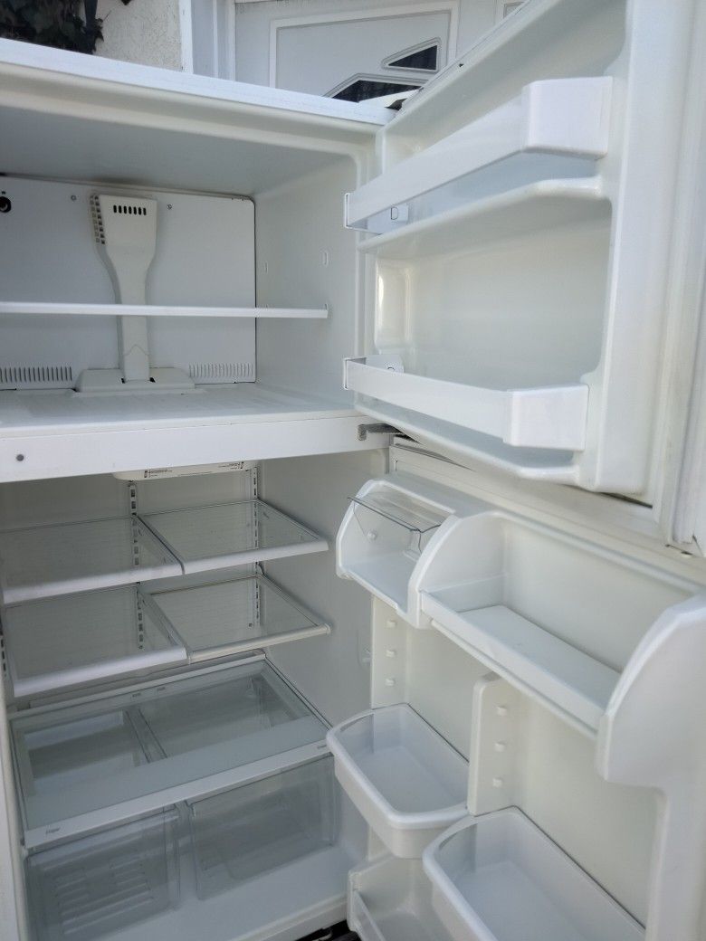 Apartment Size Refrigerator Fully Functioning