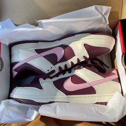 Nike Dunk Low Valentine’s Day Size 11.5 Sz 11.5