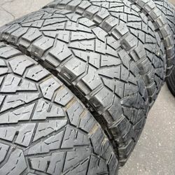 285 70 17 Tires Con 80% De Vida Las 4 De La Marca NITTO 