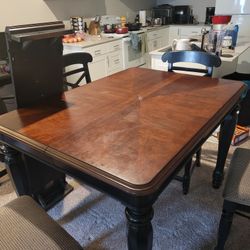 Dining Table With Leaf &4 Chairs.