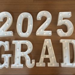 2025 Grad Decor