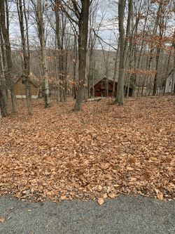 Building lot in Wallenpaupack Lake Estates