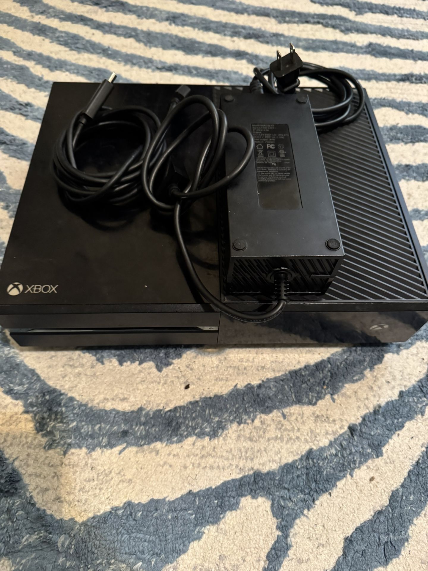 Xbox 1 Turn On Then Off (For Parts)