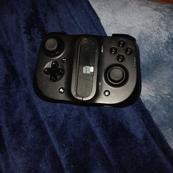 Razer Kishi Mobile Game Controller/Gamepad for iPhone iOS: Works with most iPhones – X, 11, 12, 13,