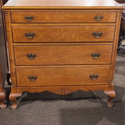 2' Queen Anne Style Tiger Maple Chest Of Drawers 