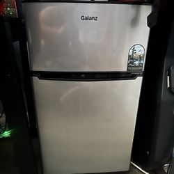 Galanz Mini Fridge 