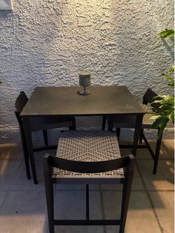 Table + 3 chairs