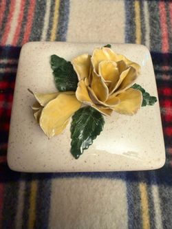 Vintage rare Holland Mold Ceramic Trinket Box decorated with 3D yellow roses and green leaves.