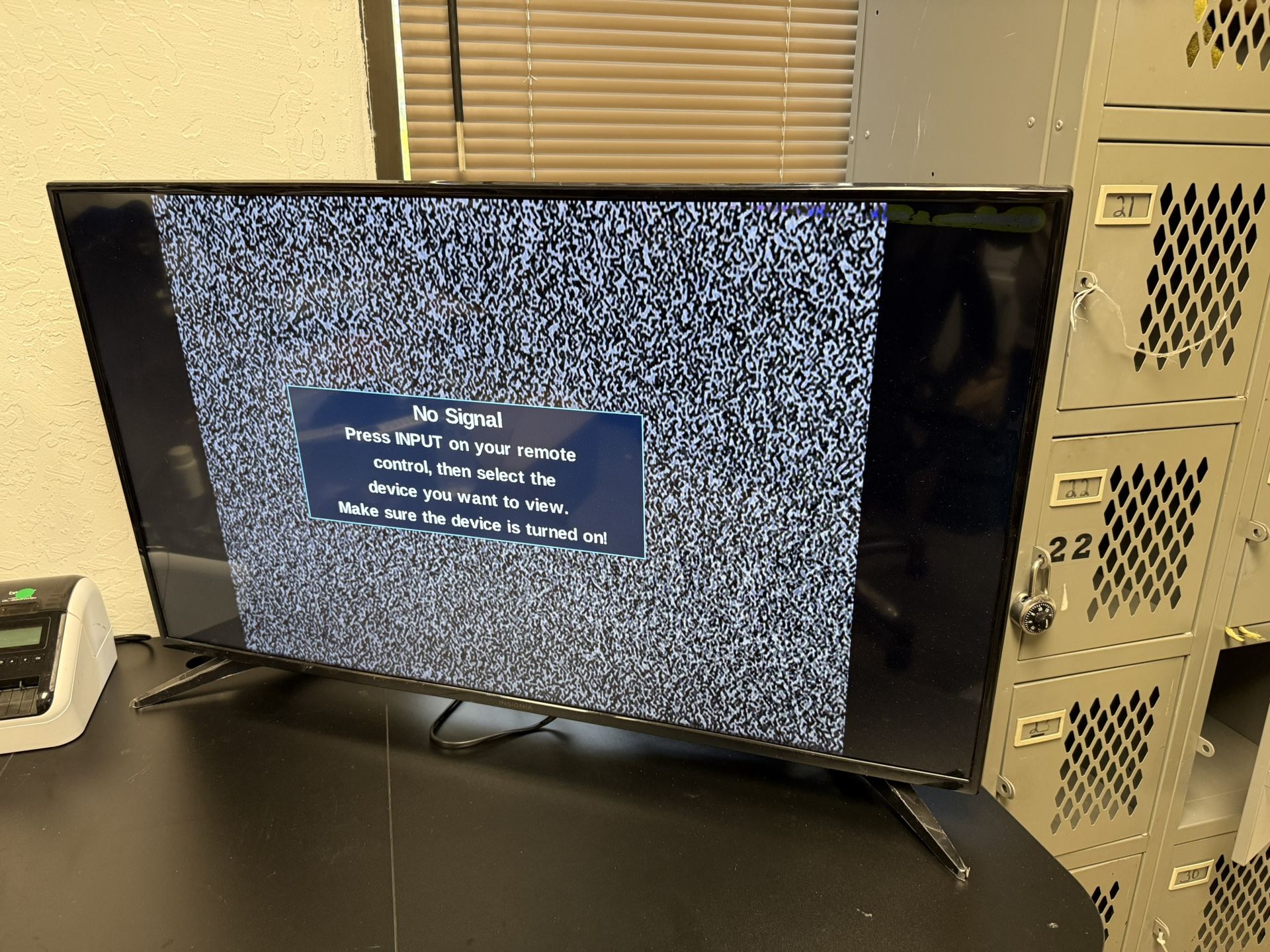 Insignia™ - 43" Class N10 Series LED Full HD TV