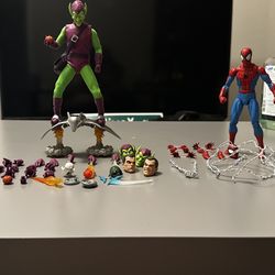 Mezco Green Goblin & Mafex Spiderman 185