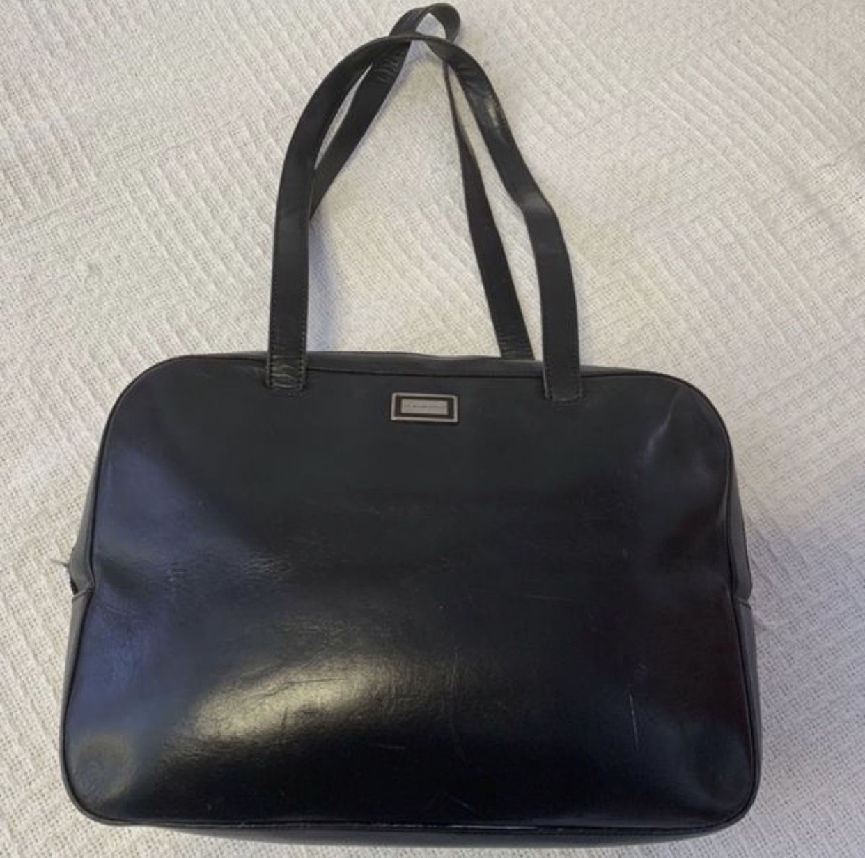 Burberry black leather shoulder bag for women