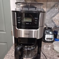 Coffee Maker And Grinder IN One $50