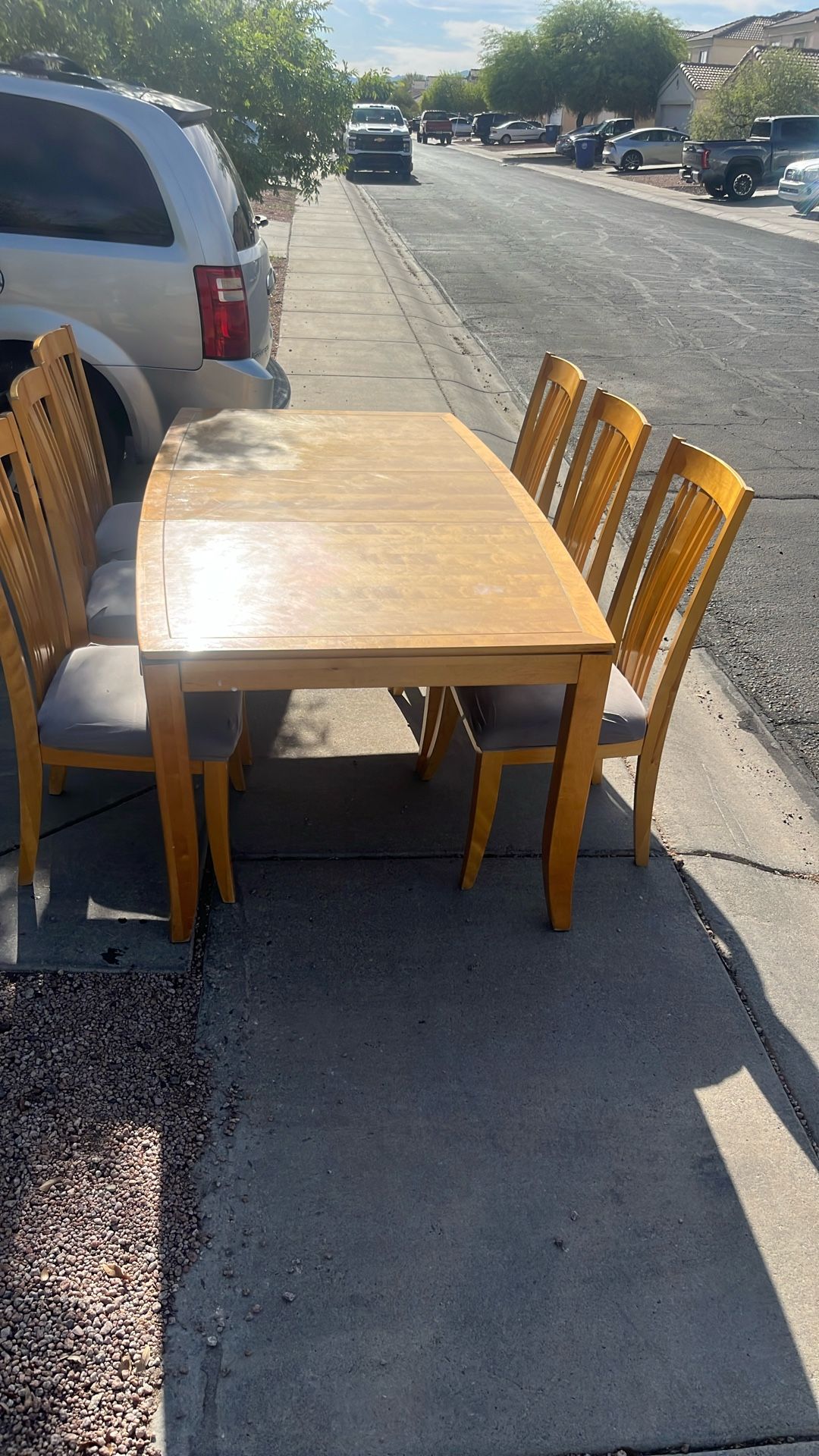 Dining Table with 6 Chairs – Extendable