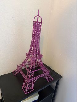 Metallic, hot pink Paris  statue Metallic, hot pink Paris  statue