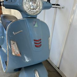 Huffy 6V Vespa 801 Ride-On Scooter