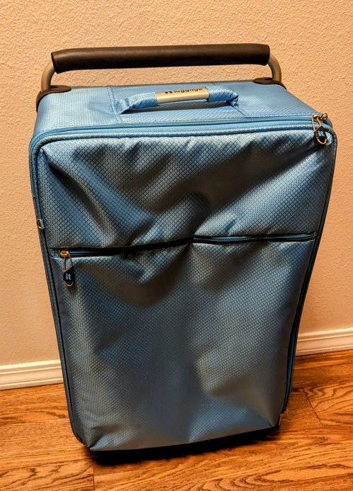 It Luggage 24" Spinner