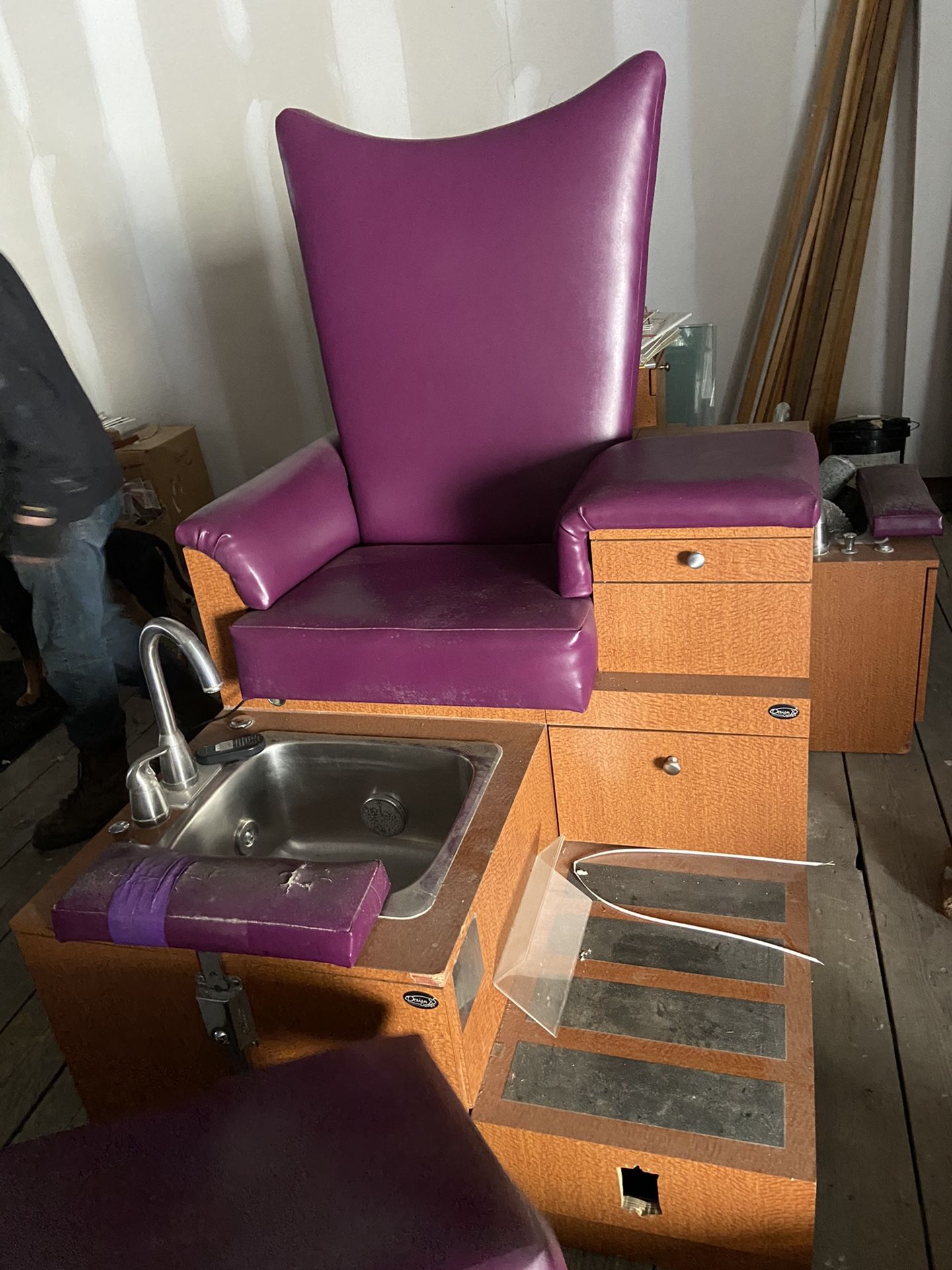 Pedicure station