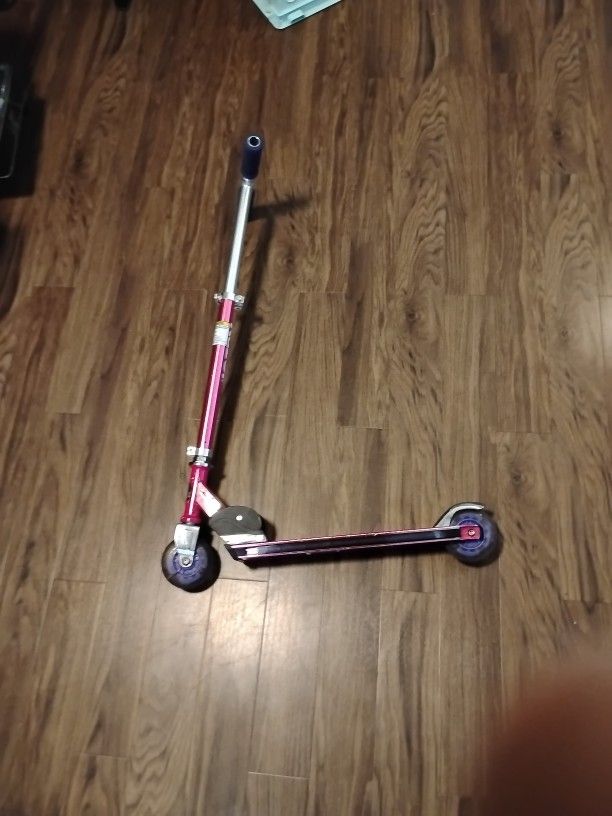 RAZOR. SCOOTER.