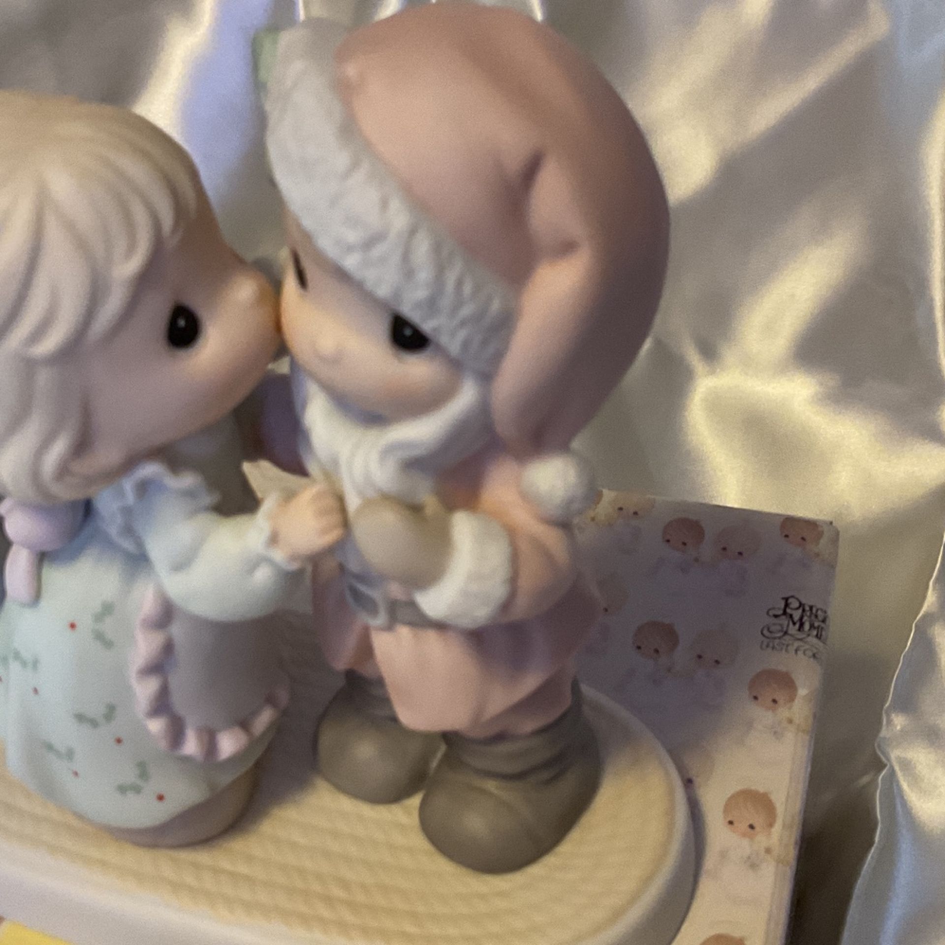 Precious Moment I Saw Mommy Kissing Santa Claus