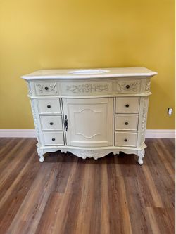 ✨ Elevate your bathroom with this stunning 44” French Provincial / Neo-Classical vanity❤️‍🔥