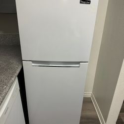 Magic Chef White 10.1 Cu Ft Fridge/Freezer 