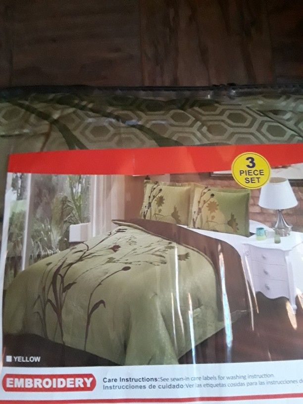 New Queen Or King 3pc Comforter Set Avocado Green With Dark Brown Embroidery Flowerti