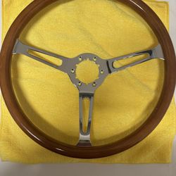 Wood grain steering wheel
