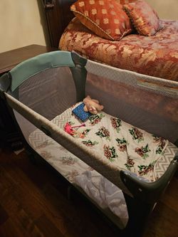 Graco playpen with mattress