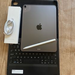 iPad Pro 11” 256GB (Face ID)  with Zagg Keyboard And Pencil 