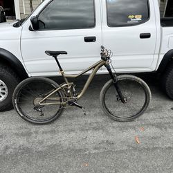 GIANT TRANCE LIKE NEW MTB