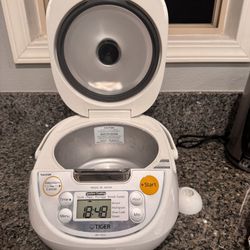 Tiger rice cooker without pot but with steamer cooking tray