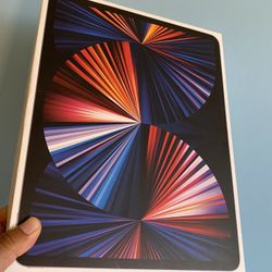 128GB Apple IPad Pro 12.9” 5th Generation (Latest 2021 Model / M1 chip ) WiFi + cellular (5G) with Accessories (Like new condition)