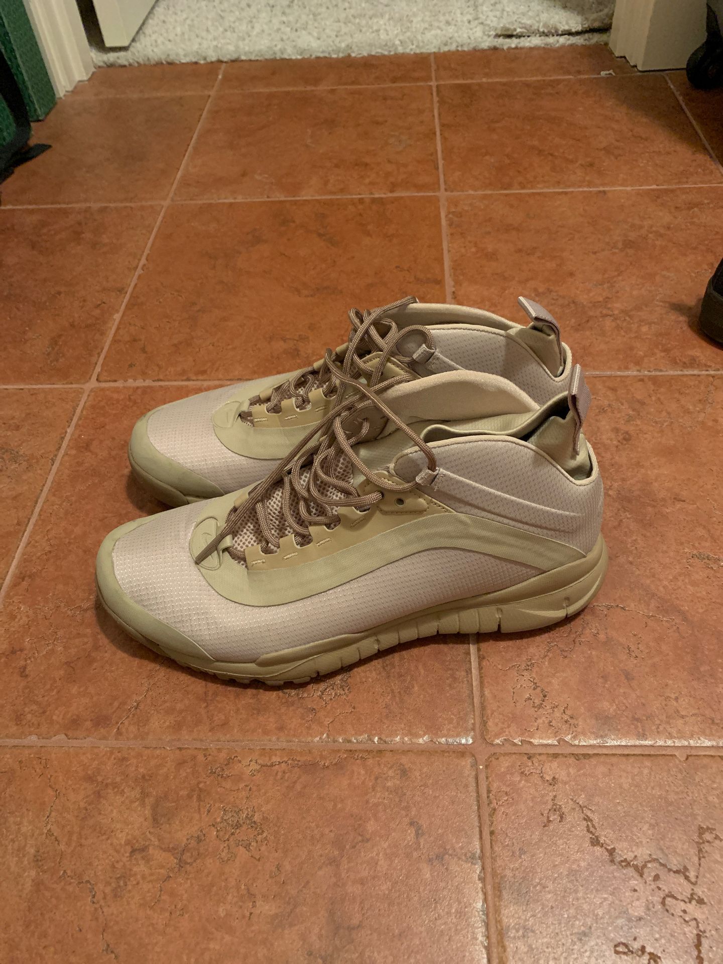 Nike size 11 camo high top water shoes?