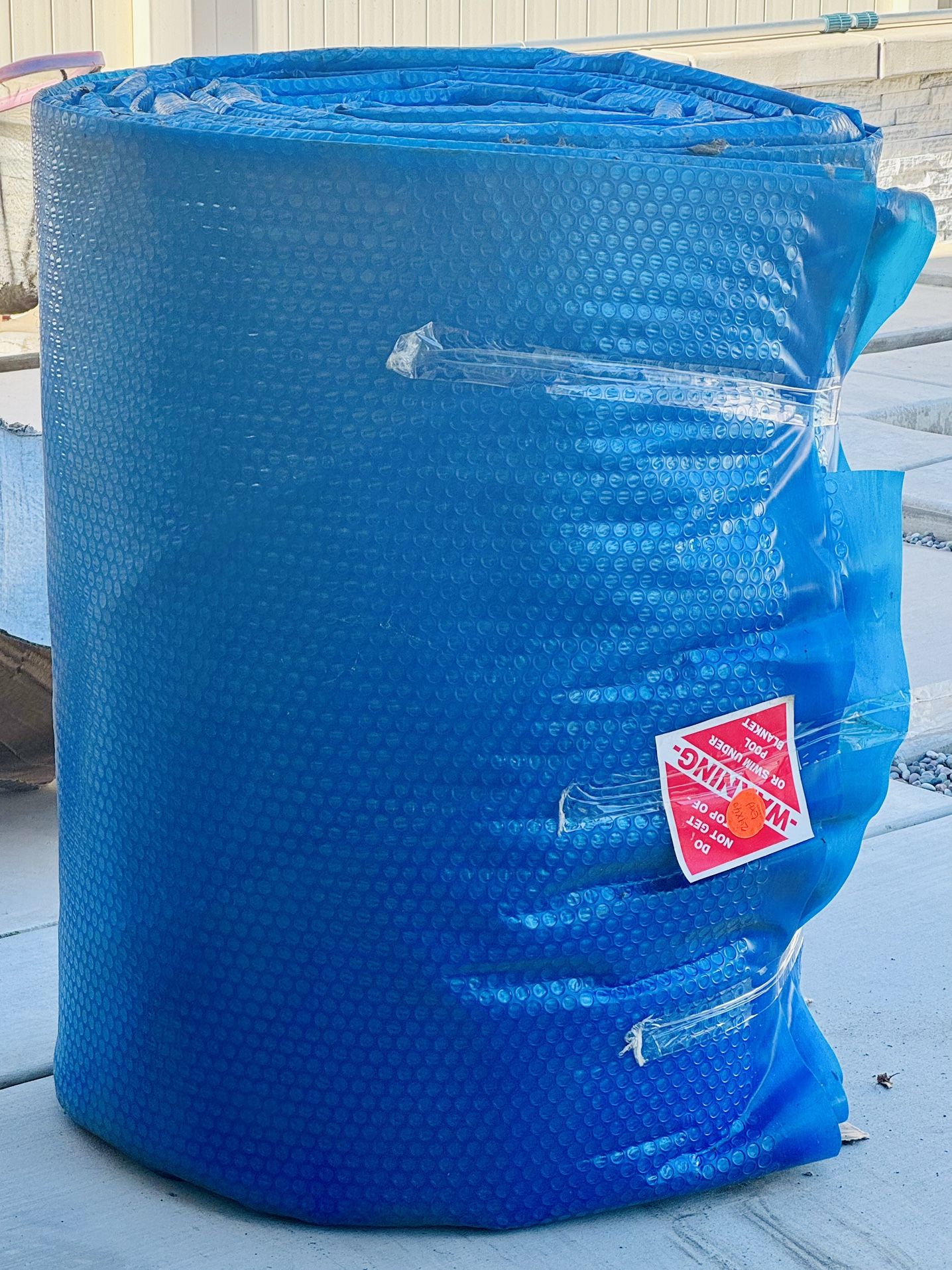 *** FREE Brand NEW Pool Cover Solar Blanket 24’x40’ Rectangle