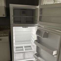 GE Fridge   28"