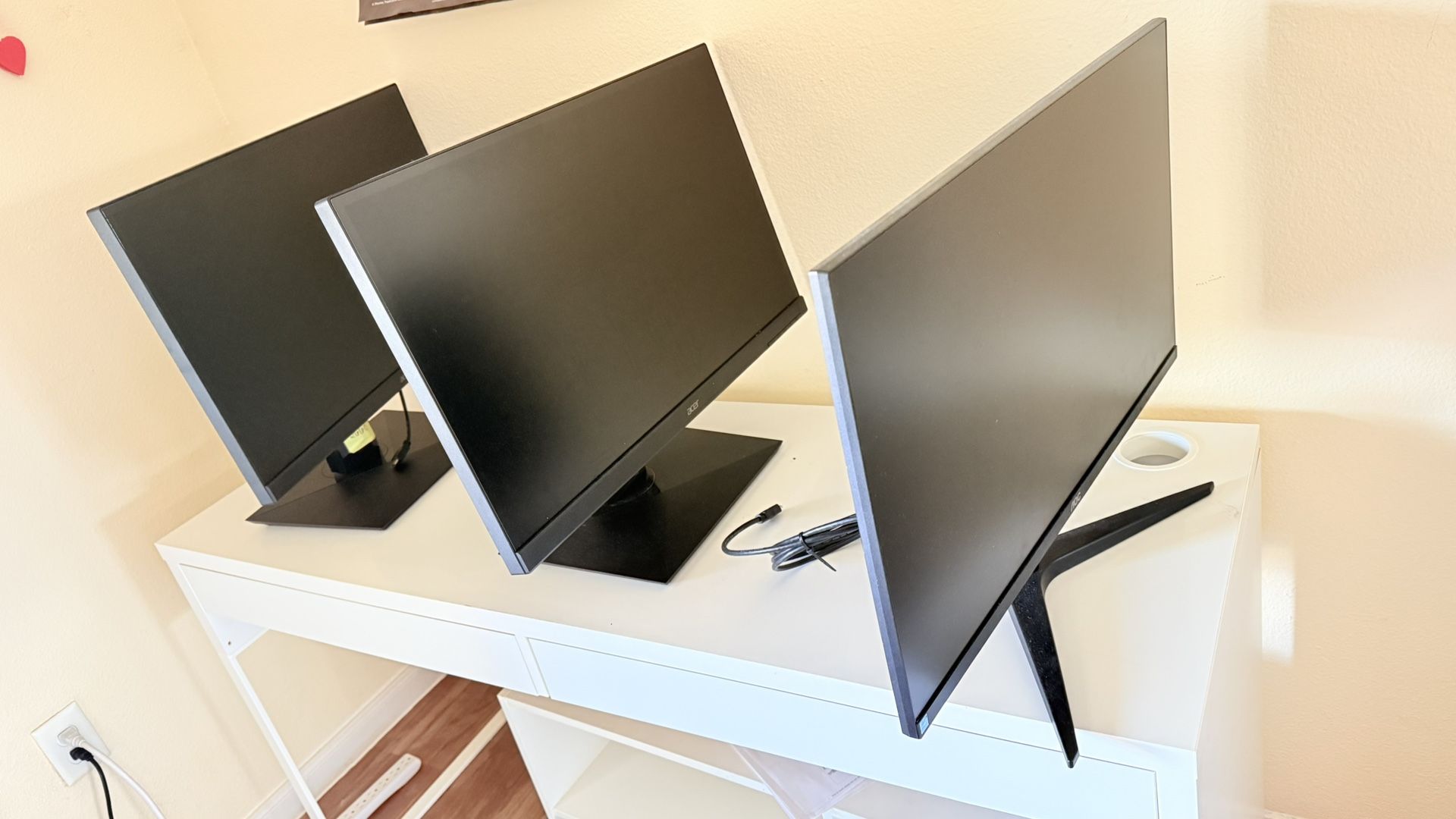 3 Monitors