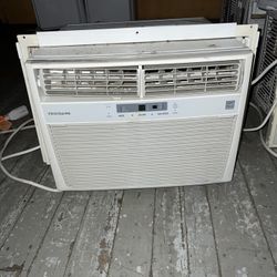 12,000 Btu Frigidaire Air Conditioner