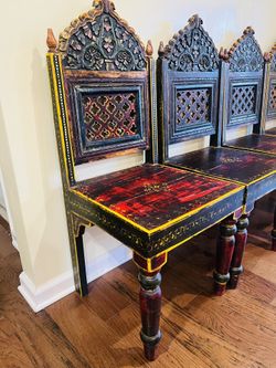 4 Antique Beautiful Dinning Chairs !!