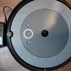 IRobot Roomba  I3  WiFi And Alexa Compatible With Charger Dock 