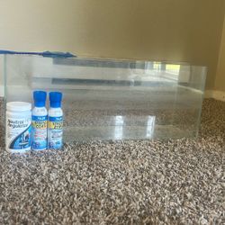 10 Gallon Fish Tank W/ Accessories 