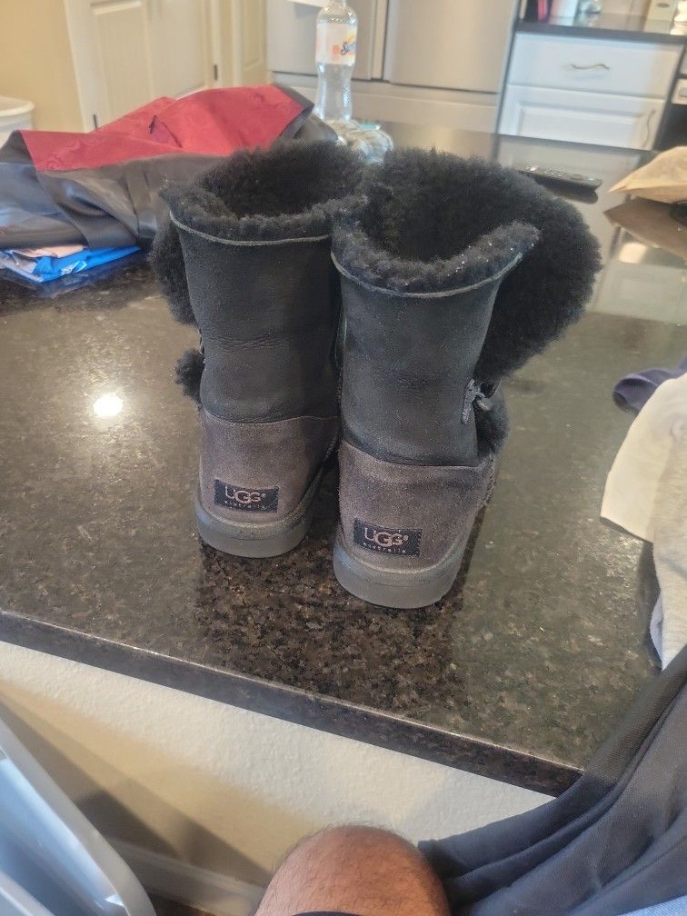 Ugg boots / W6 in black