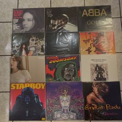 record player & vinyls