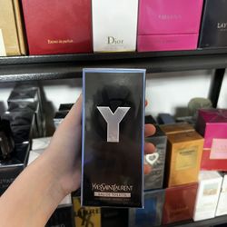 Brand new men and female perfumes and Cologne for sale bulk and singles available sample available to smell✅ full size 