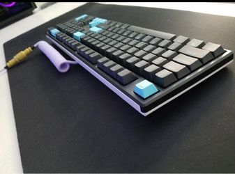 DUCKY ZERO Keyboard with Custom Keycaps