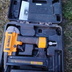 Dewalt Finish ( Brad) Nailer